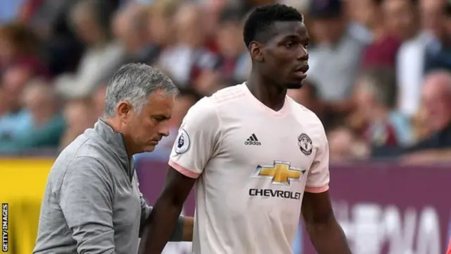 Jose Mourinho (kushoto) na Pogba
