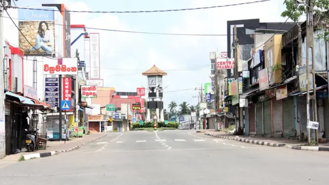 நாடு முழுவதும் மக்கள் ஒன்று கூடுவதற்கு தடை