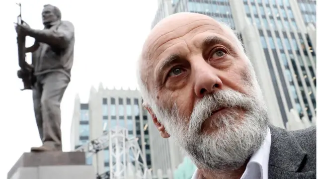 Salavat Şerbakov Moskvada Kalaşnikovun heykəlinin açılışında