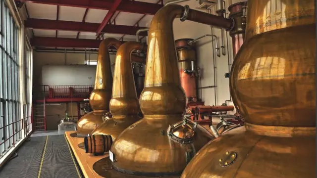 మద్యం తయారీ కర్మాగారం