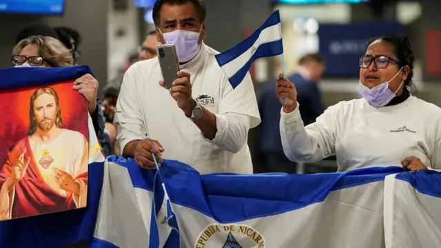 Nicaragüenses esperaron la llegada a Washington de los presos liberados.