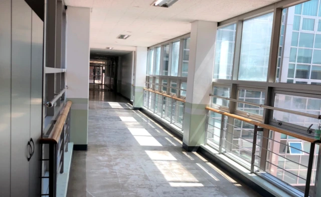 在新型冠状病毒疫情持续之下，韩国的学校仍然空无一人。