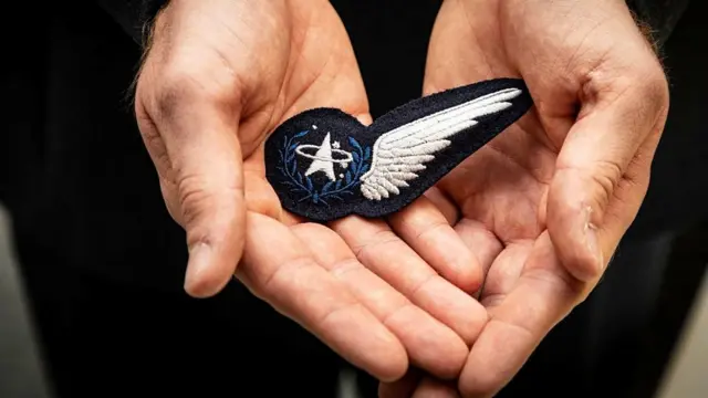 Значок "космического оператора"