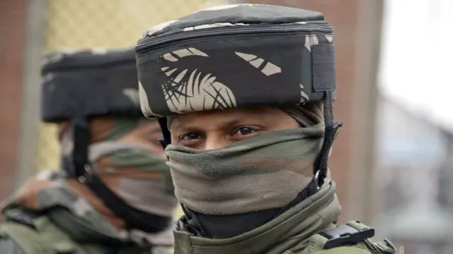 కశ్మీర్లో భద్రతా దళాలు