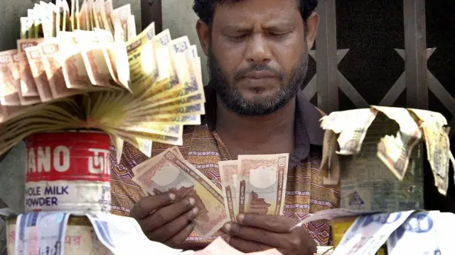 বৈধ পথের তুলনায় অবৈধ পথে লাভ বেশী, তাই আগ্রহ বেশি প্রবাসীদের।