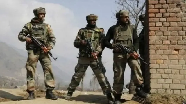 সতর্ক অবস্থায় রয়েছে সেনাসদস্যরা