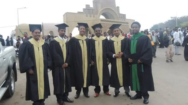 Qaar ka mid ah dhkhaatiirta jaamacadda Bahir Dar ka qalin jabisay