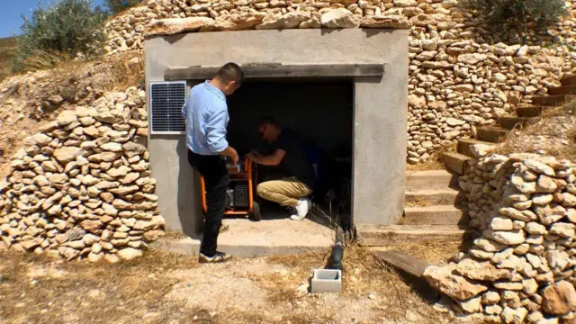 Ричард Кейсернинг фермаси ва уйидаги барча жиҳозлар қуёш энергияси билан ишлайди