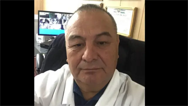 Yalangoch yogoch grouse fotosurati Xotinim kvartirada külotsiz yuradi.