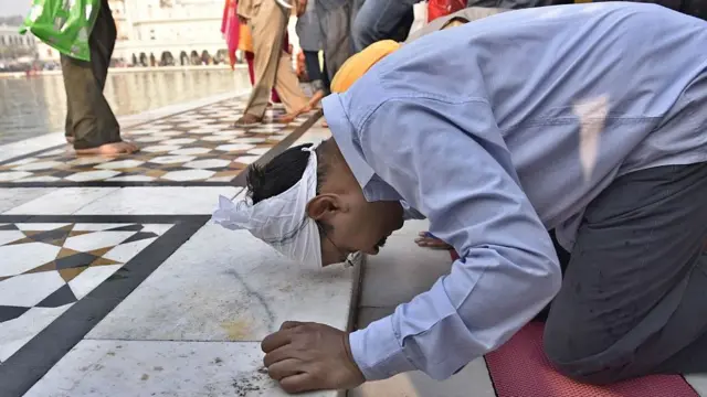 અમૃતસર સુવર્ણમંદિરે કેજરીવાલ