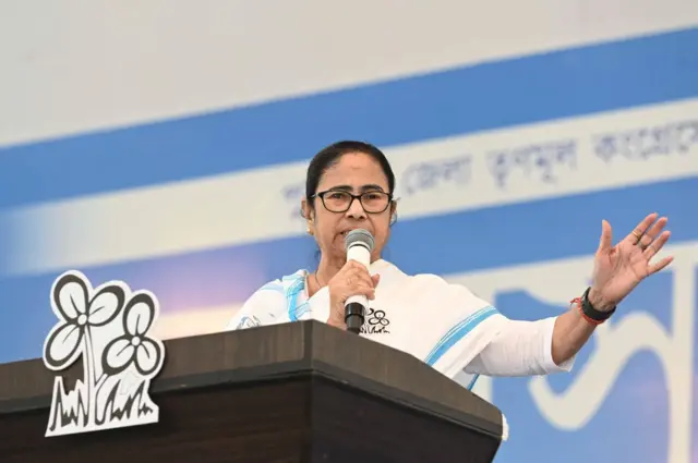 হাই কোর্টের রায়কে চ্যালেঞ্জ জানিয়েছেন পশ্চিমবঙ্গের মুখ্যমন্ত্রী।