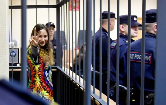 Саша Скочиленко в зале суда