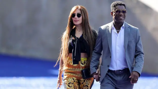 سپیده مکرمتی، همسر ایرانی سیدورف که با نام سوفیا نیز شناخته می‌شود، مدل و سفیر برندهای بین‌المللی جواهرات به‌ویژه برند مشهور اسکاویای ایتالیا است