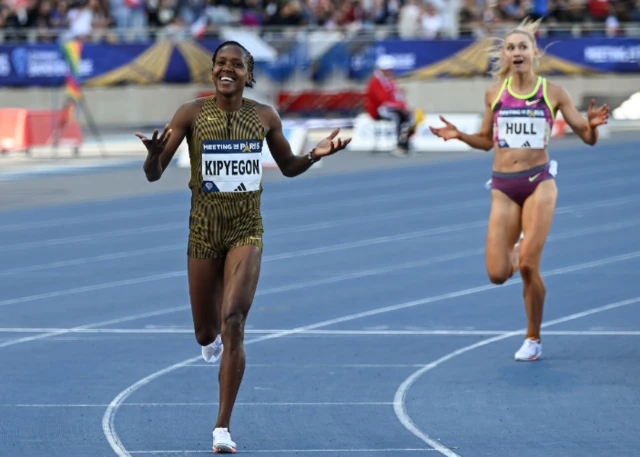 በ1,500 ሜትር እና በአንድ ማይል የዓለምን ሪከርድ የያዘችው የኬንያዋ አትሌት ፌዝ ኪፕዬጎን ናት።