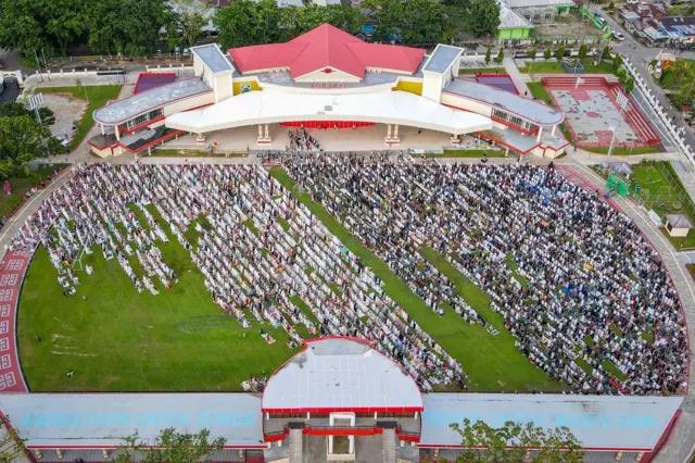 salat Idulfitri di ruang terbuka publik (RTP) Borarsi Manokwari, Papua Barat, Sabtu (21/03).