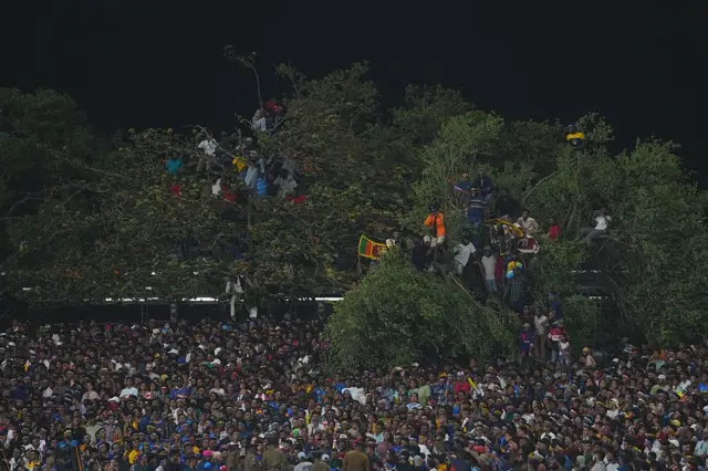 බංගලාදේශය හමුවේ ශ්‍රී ලංකා කණ්ඩායම අද (ජූලි 13 වැනිදා) මව් බිමේදී T20 ජාත්‍යන්තර තරගයක අඩුම ලකුණු සංඛ්‍යාවට දැවී ගියේය.