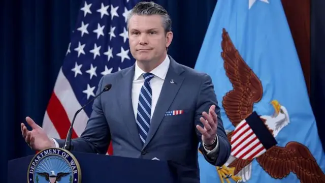 अमेरिकेचे संरक्षण मंत्री पीट हेगसेथ यांनी होर्मुझच्या सामुद्रधुनीत अमेरिकेची 'नाकाबंदी' अजूनही सुरूच आहे, असं सांगितलं.