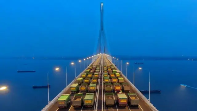 خبرگزاری‌های بین‌المللی گزارش داده‌اند که در ماه‌های گذشته اقتصاد چین به شدت دچار بحران شده است