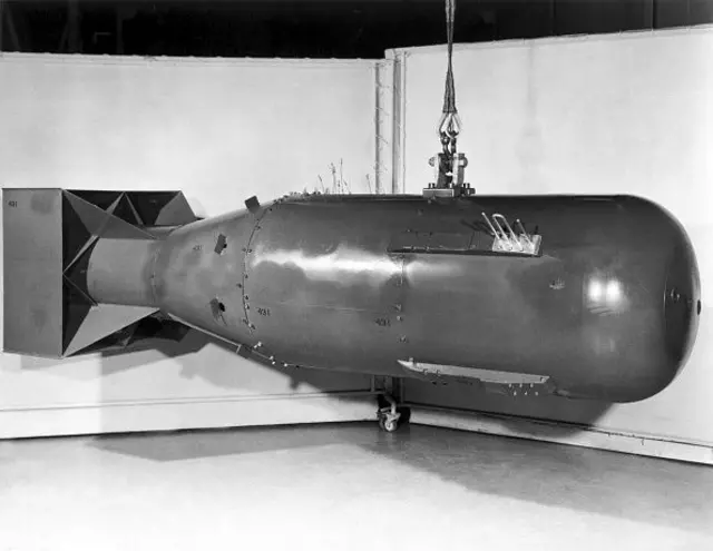 ජපානයට එල්ල වූ පරමාණු බෝම්බ ප්‍රහාරය එල්ල වන්නේ ද දෙවැනි ලෝක යුද්ධයේ අවසන් භාගයේදීය.