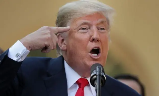 डोनाल्ड ट्रम्प 