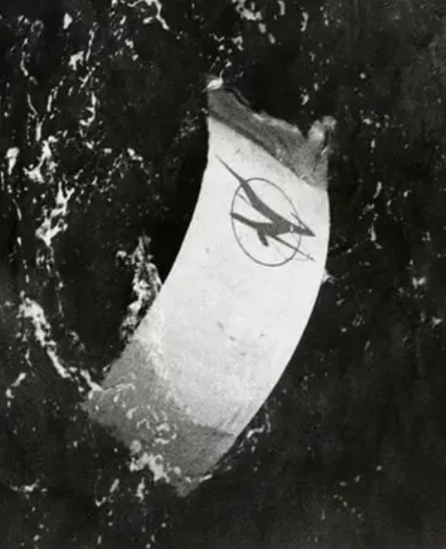 ਸਮੁੰਦਰ ਵਿੱਚ ਵਹਿੰਦਾ ਹੋਇਆ ਜਹਾਜ਼ ਦਾ ਦਰਵਾਜਾ