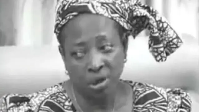 Elizabeth Evoeme 'Ovularia'