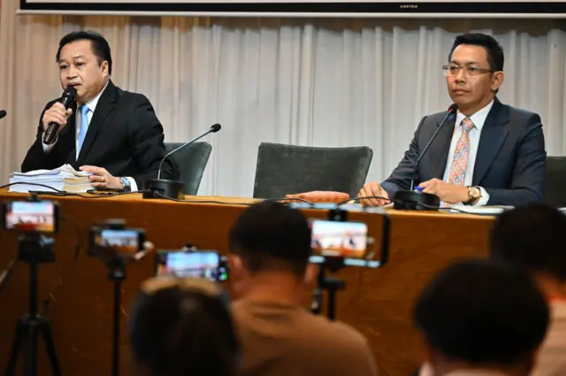 ทีมทนาย