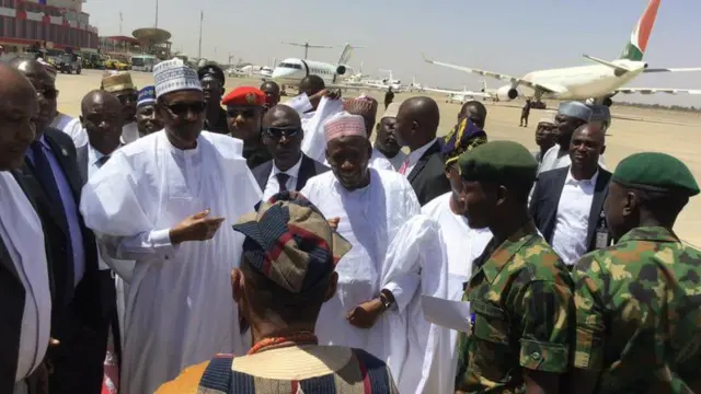 Ninu awọn alejo ti wọn ti de ibi igbeyawo na ni Aarẹ Muhammadu Buhari ati awọn ọba-alade