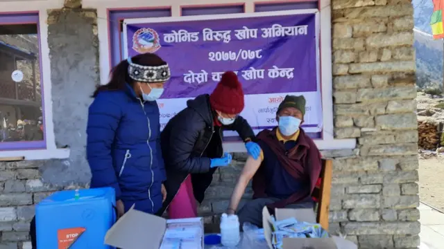 खोप केन्द्र मनाङ