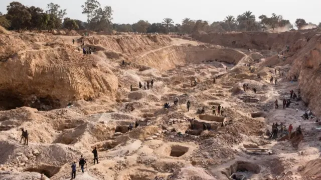 Open pit Cobalt mine for Kolwezi, DRC