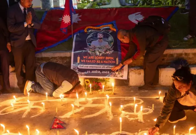 विपिन जोशीको मृत्युपछि १५ अक्टोबरमा काठमाण्डूमा मैनबत्ती बालेर उनीप्रति श्रद्धान्जलि व्यक्त गरिएको थियो