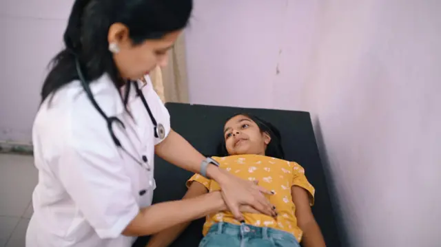 পেট ব্যথা যদি দ্রুত বাড়তে থাকে তাহলে চিকিৎসকের পরামর্শ নিতে হবে।