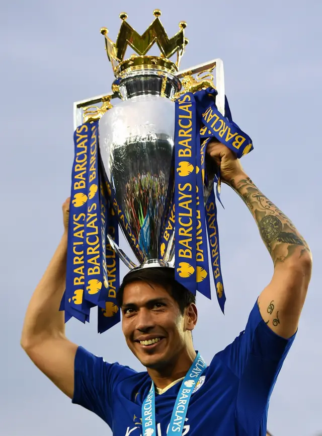 Ulloa con el trofeo de la Premier