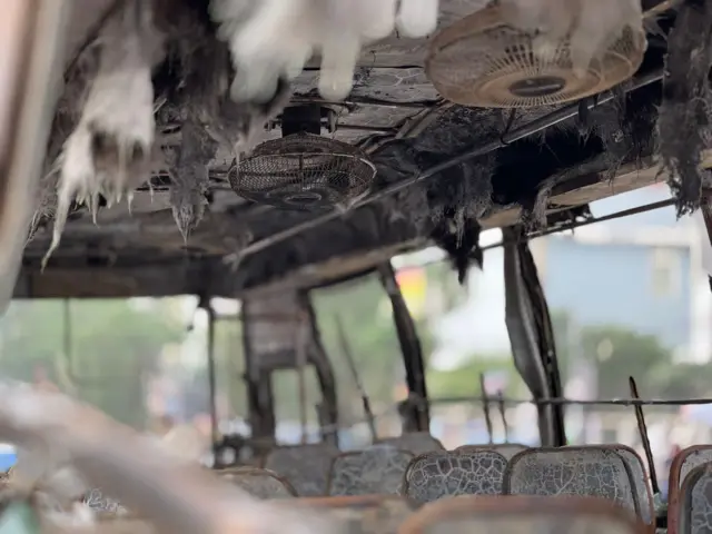 বাসটির ভেতরের অবস্থা 