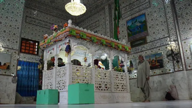 مزار شاہ نورانی