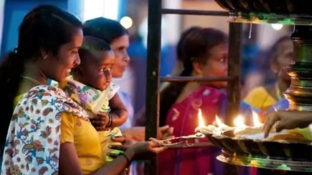 சபரிமலை விவகாரம்: "பெண்கள் மட்டும் வழிபட 2 நாள் ஒதுக்கலாம்" - கேரள அரசு யோசனை