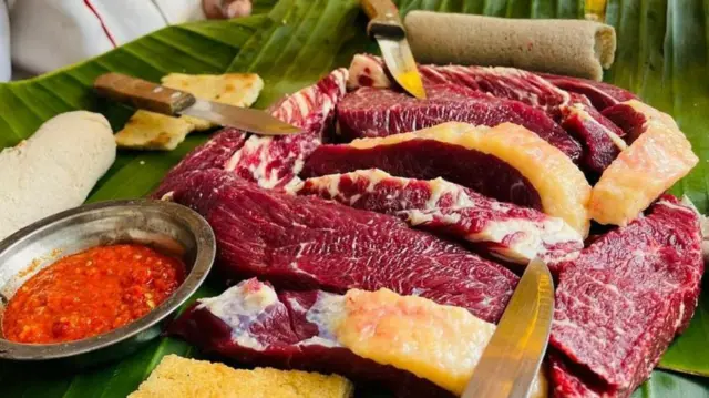 Itoophiyaa keessa yeroo ayyaanaa foon dheedhii nyaachuun waan barame