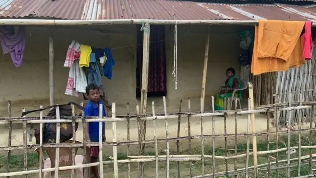 चपटोली गावातील घर