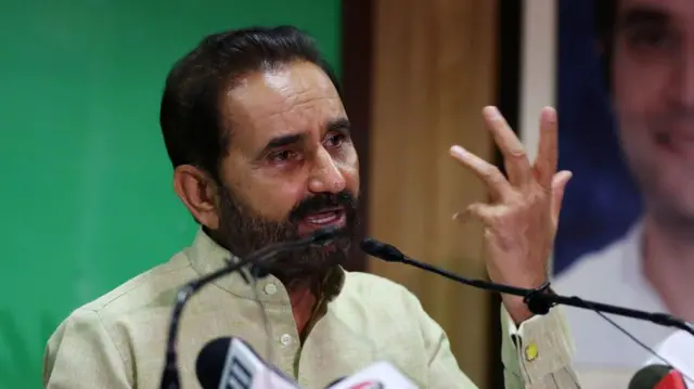 ગુજરાત વિપક્ષો રાજકારણ ભાજપ નરેન્દ્ર મોદી