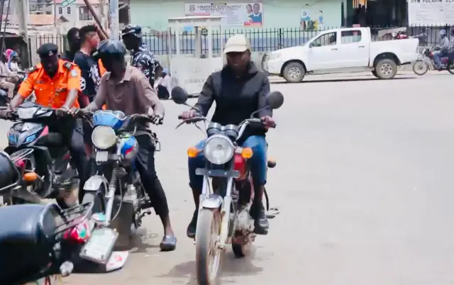 Obinrin to n gun ọkada