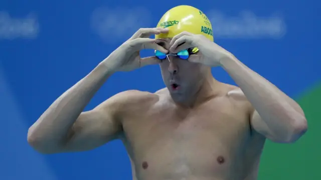 O nadador australiano que ganhou bronze nos Jogos do Rio também trabalha num banco