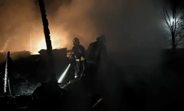 د اوروژني ځواک د کابل لیسه مریم ته څېرم یو سوداګریز مارکیت کې په اور وژنه بوخت دي‌