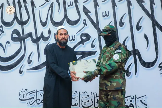 یو پاکستانی پوځ او د طالبانو حکومت یو سرتېری