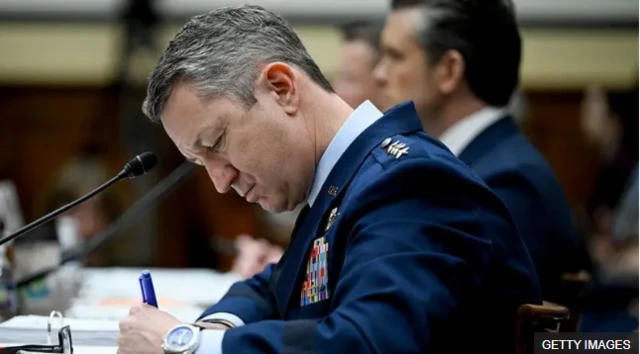 Abbaanduulaha Taliyeyaasha Ciidamada Mareykanka, Jeneraal Dan Kaine oo laamadoodsaday