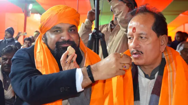 जानकार मानते हैं कि अपने उपमुख्यमंत्रियों से सामंजस्य बैठाना नीतीश के लिए आसान नही होगा.