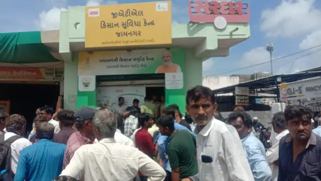 ગુજરાતમાં ખેડૂતોને યુરિયા ખાતર કેમ નથી મળતું