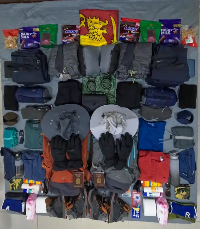 ''අපිට අවශ්‍ය බෑග්, ගමනට අවශ්‍ය ඇඳුම් සහ සපත්තු ඇතුළු දේවල් සුදානම් කර ගන්න ලක්ෂ 03කට වගේ ආසන්න මුදලක් වැය වුනා"