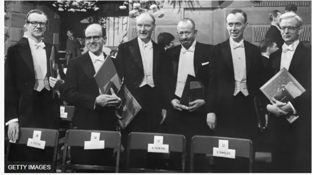 ifoto igaragaza abagabo 6 bahawe igihembo cya Nobel