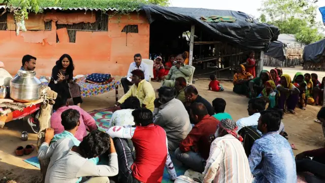 વિચરતા સમુદાયના લોકો સાથે સામાજિક કાર્યકર