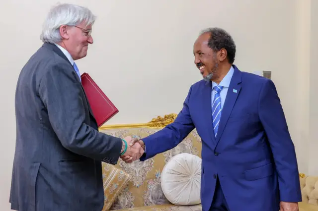 Wasiir Andrew Mitchell iyo madaxweyne Xasan 